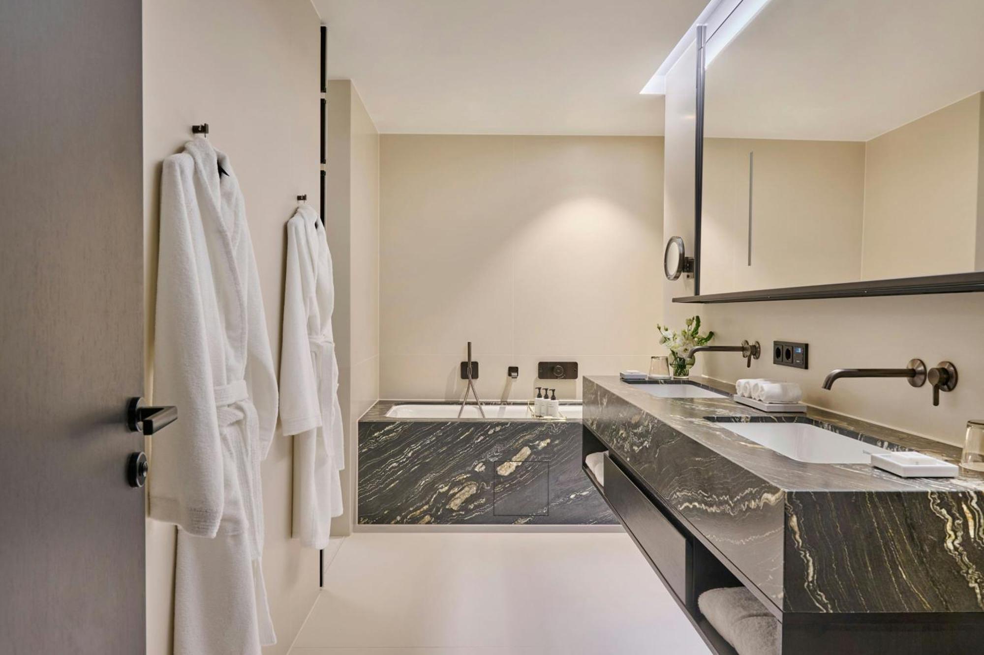 Koenigshof, A Luxury Collection Hotel, Hotel